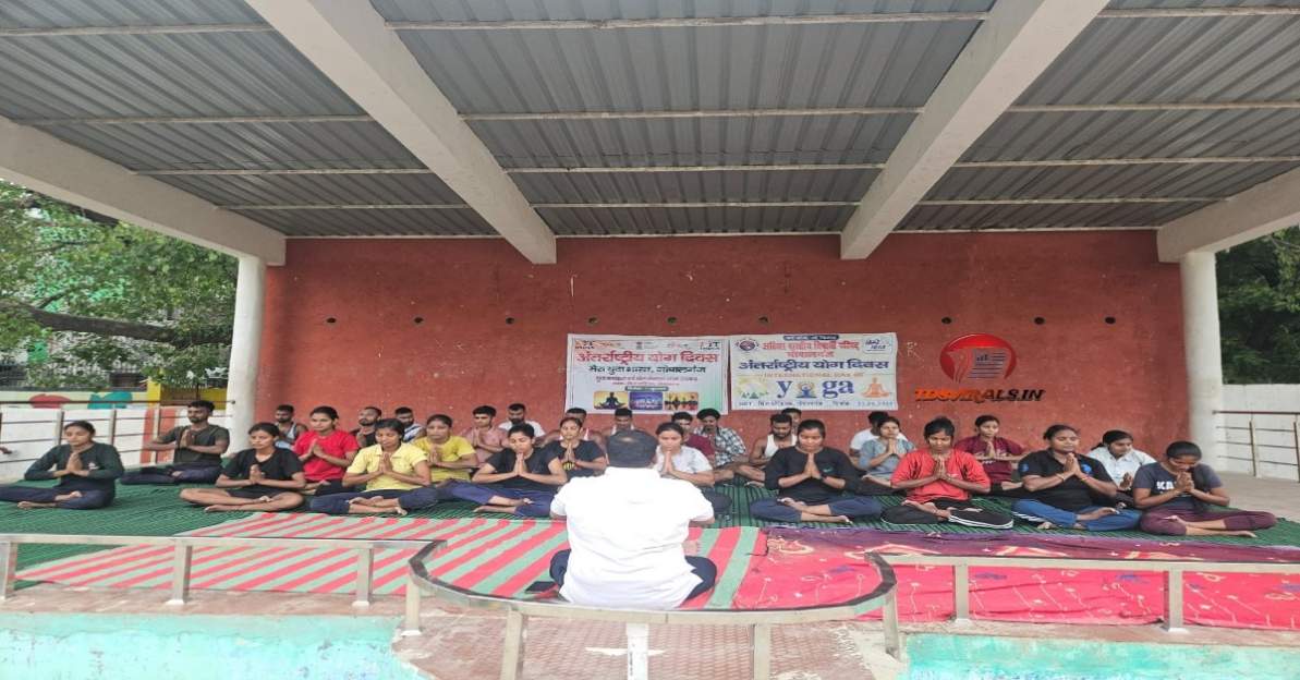 योगाभ्यास से तनाव, चिंता और अवसाद जैसी समस्याओं से भी मिलती है मुक्ति योगाभ्यास से तनाव, चिंता और अवसाद जैसी समस्याओं से भी मिलती है मुक्ति